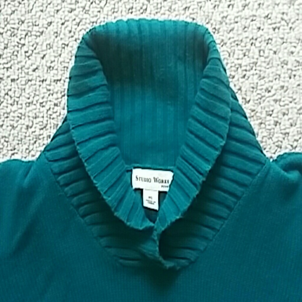 Sweater - Picture 4 of 4